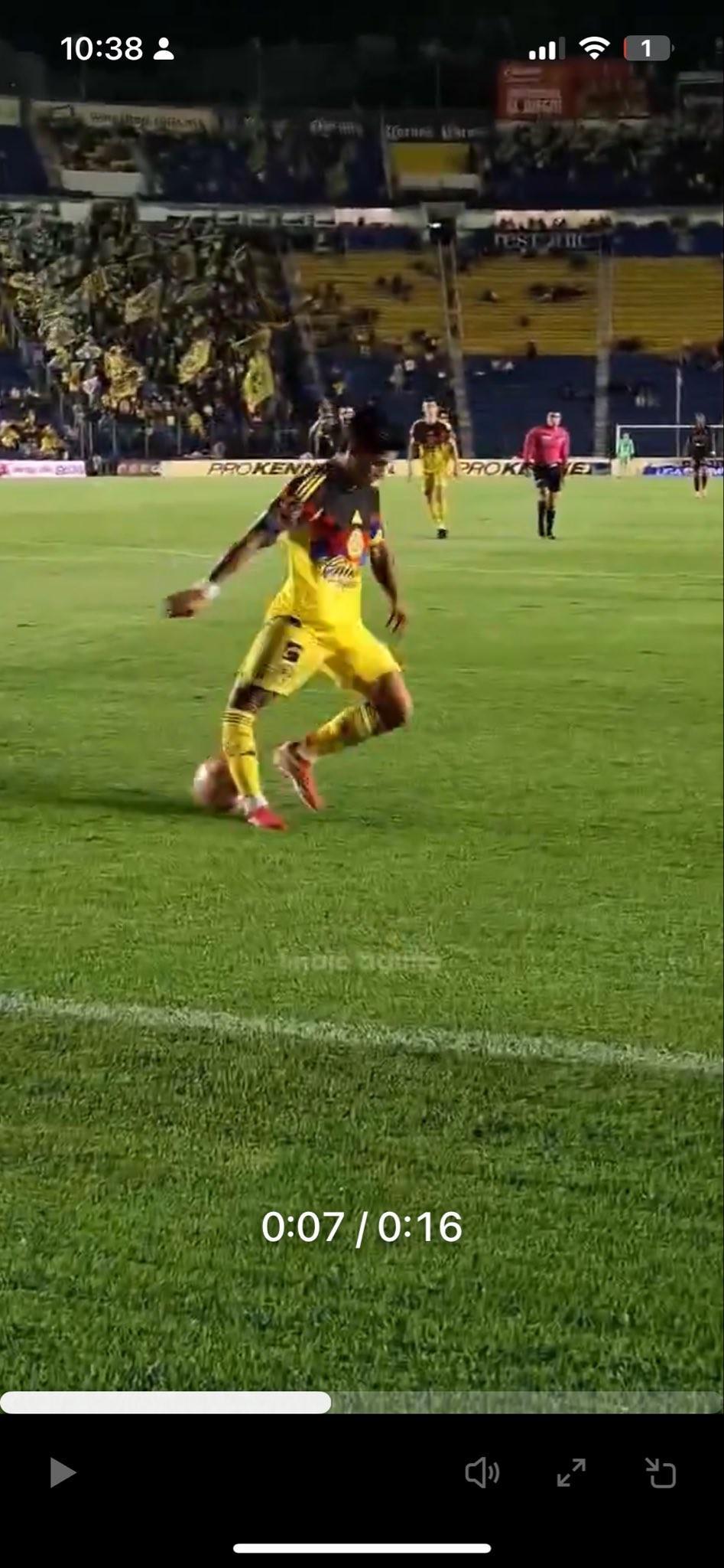 德甲赛季投注-慎入，智利国脚维克托-达维拉右脚别扭落地导致膝盖重伤